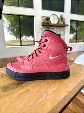 Nike ACG High-Top Sneaker Boots (youth 6.5 / women’s 8)